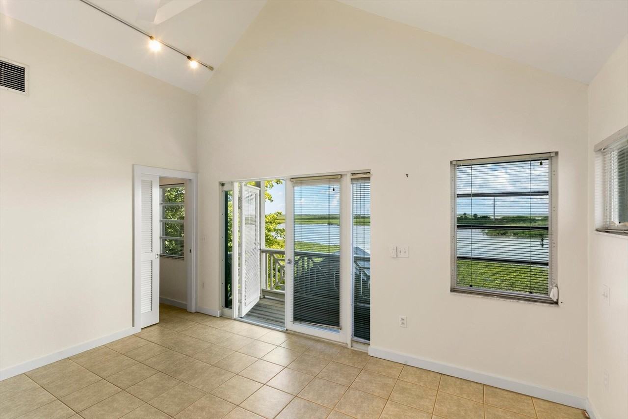 9 Blue Water Dr - Photo 7 of 39