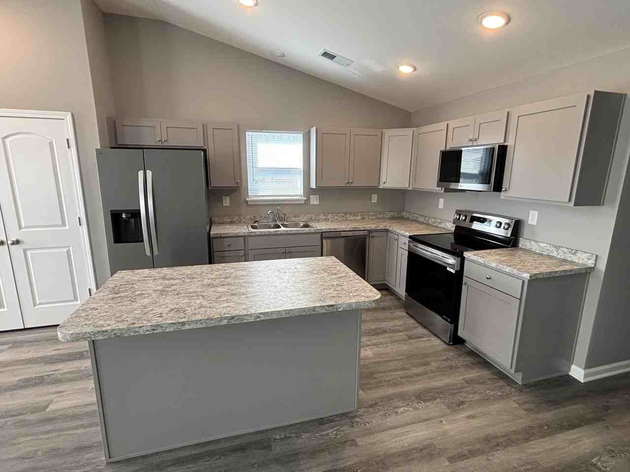 340 Pageant Dr - Photo 3 of 11