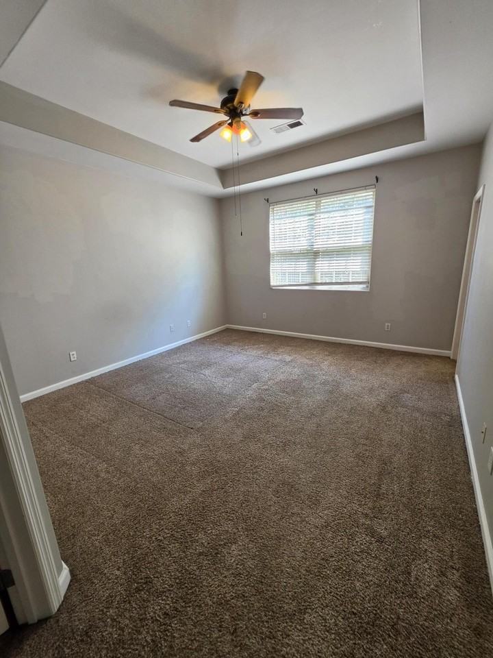 620 Green Valley Dr - Photo 4 of 13