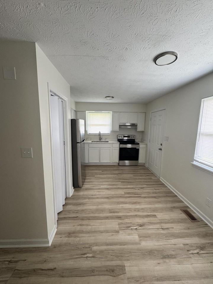 425 Patrician Pl #2 - Photo 5 of 21