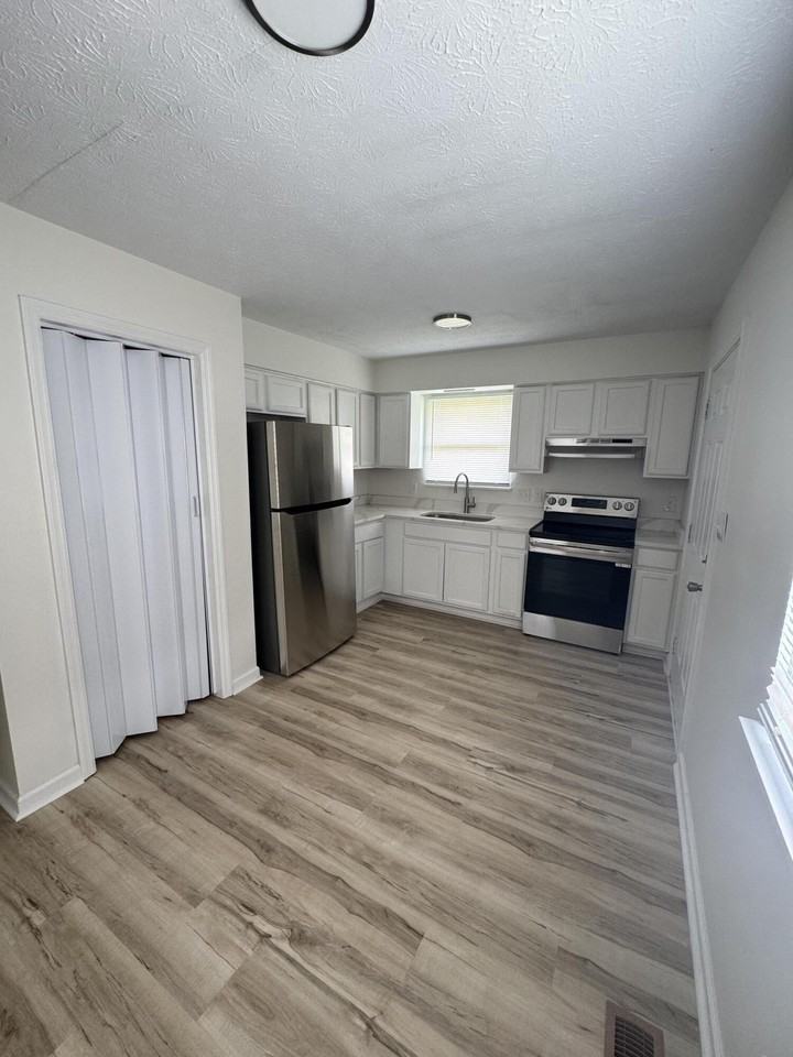 425 Patrician Pl #2 - Photo 6 of 21