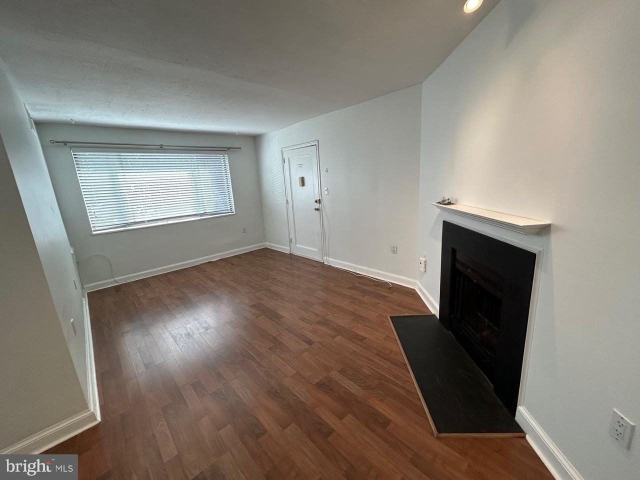 3819 Davis Pl Nw - Photo 3 of 14