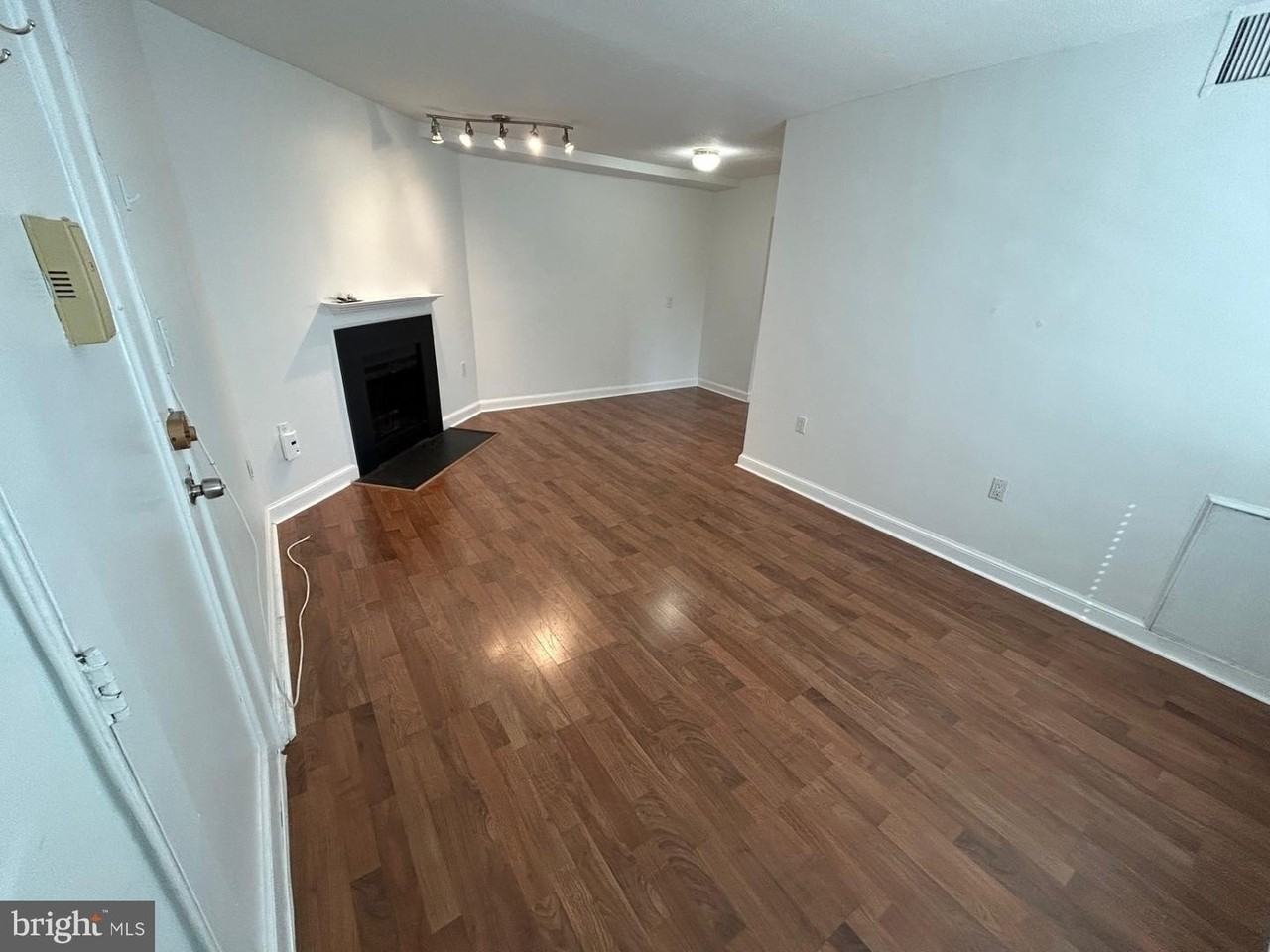 3819 Davis Pl Nw - Photo 4 of 14