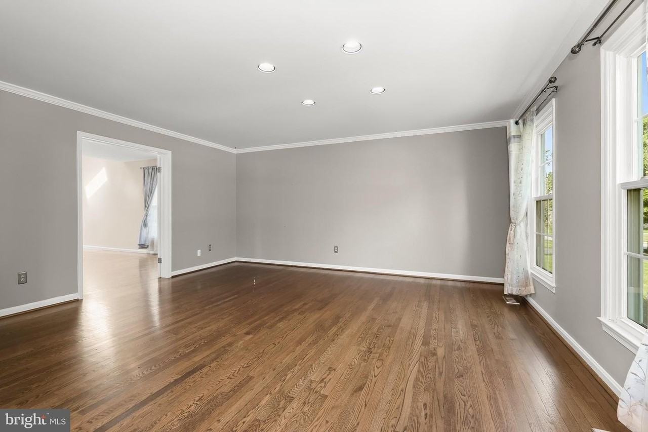 10217 Tuscany Rd - Photo 7 of 41