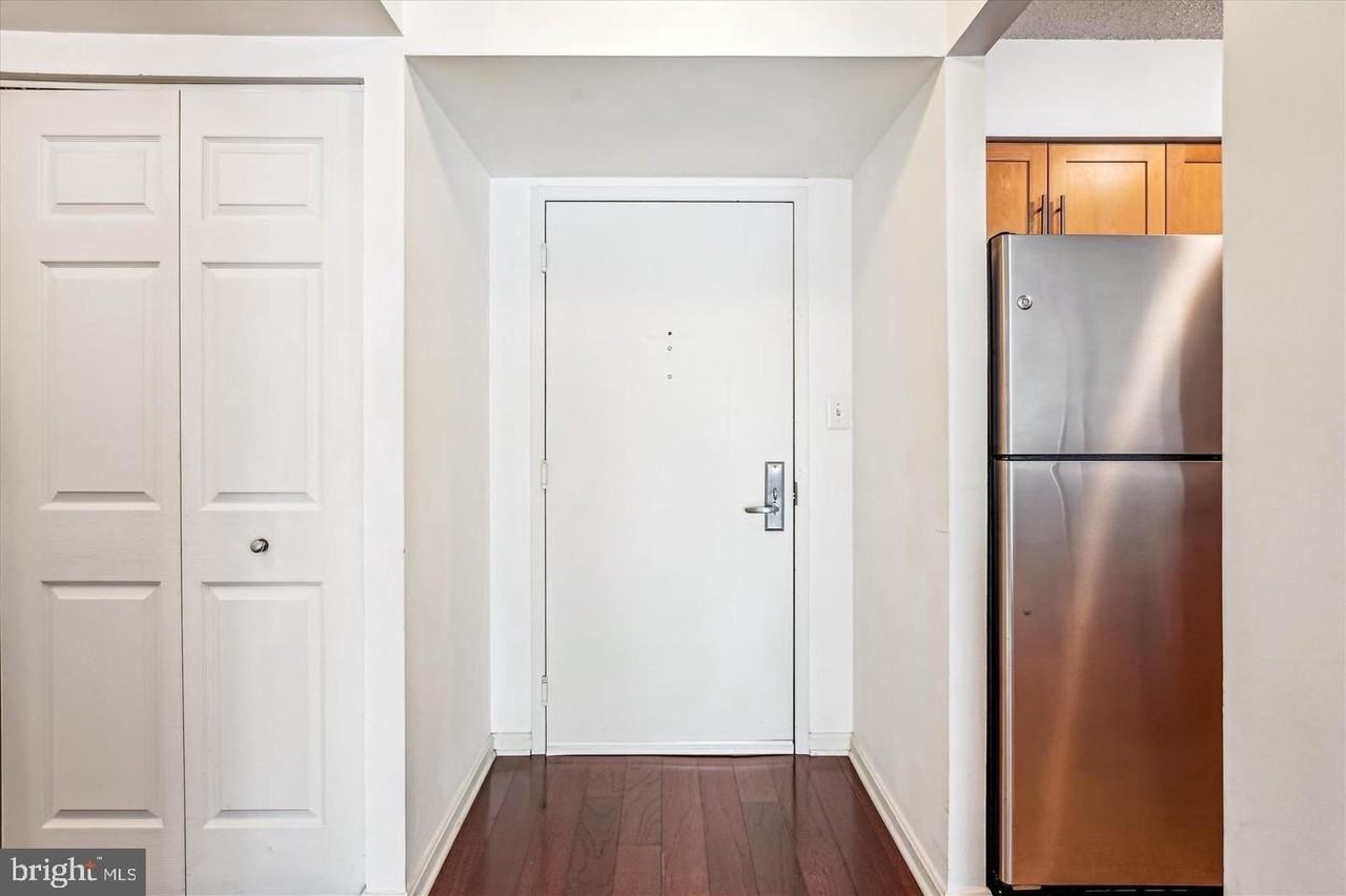 10101 Grosvenor Pl - Photo 3 of 47