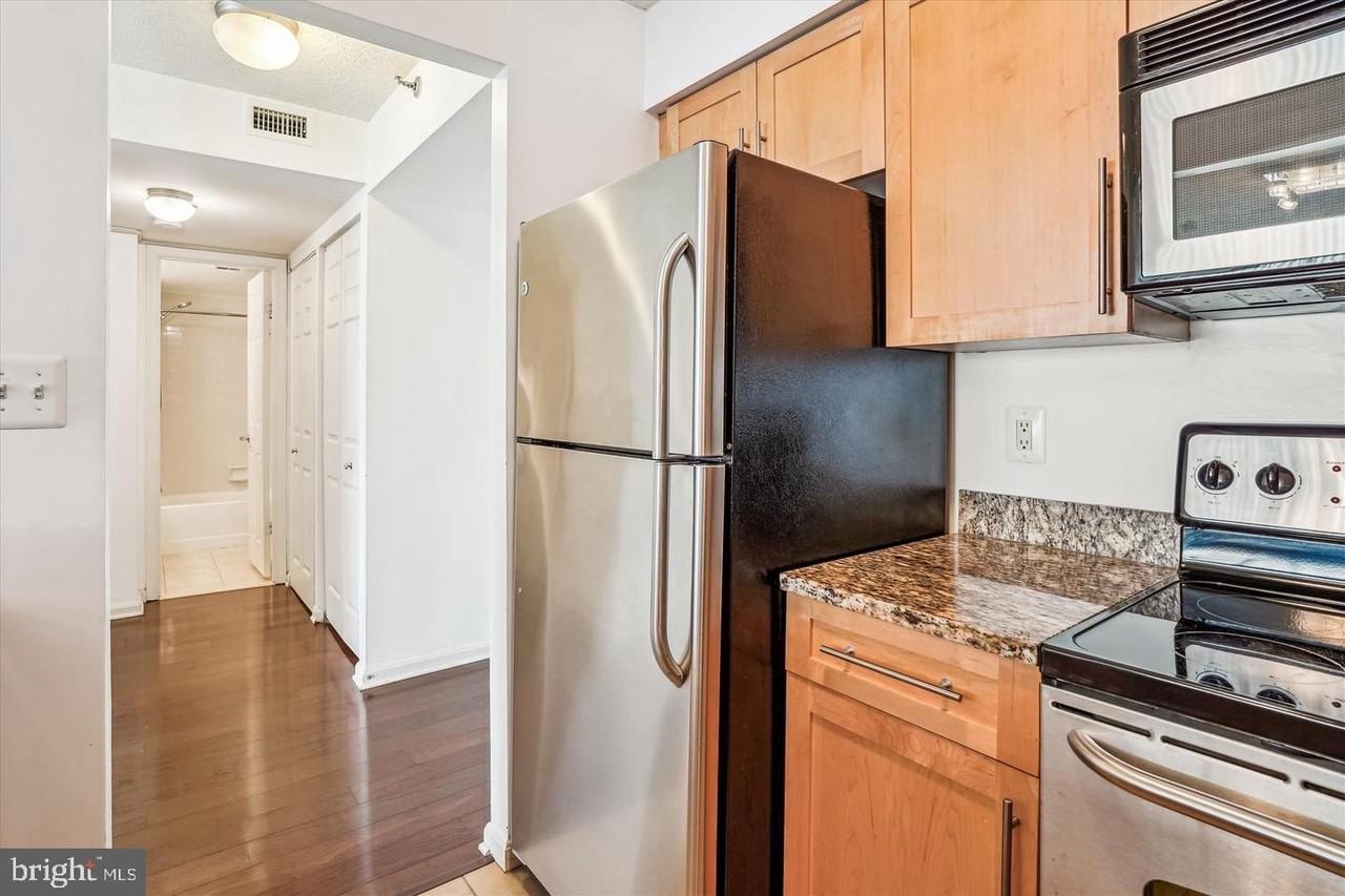 10101 Grosvenor Pl - Photo 5 of 47