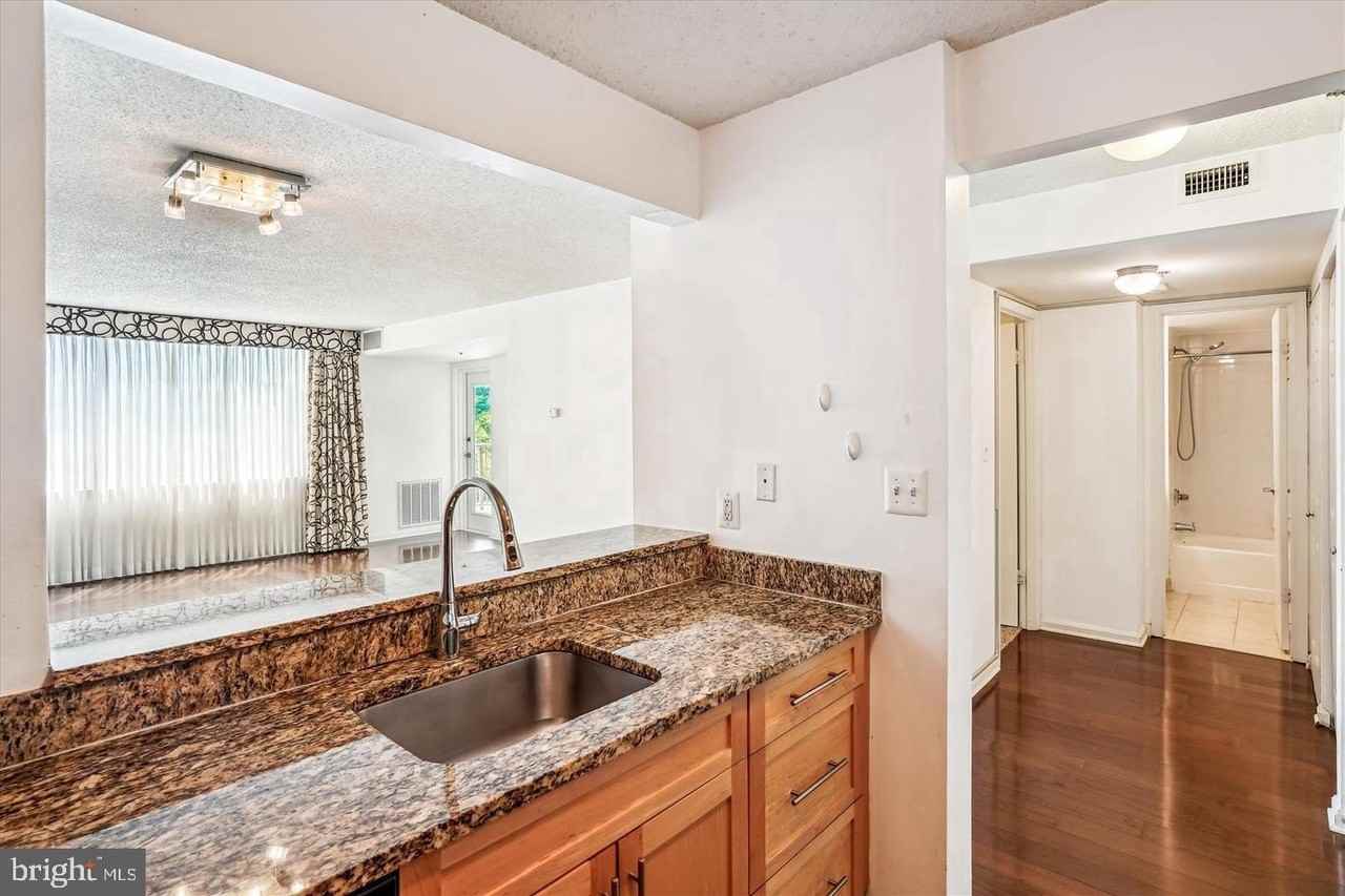 10101 Grosvenor Pl - Photo 7 of 47