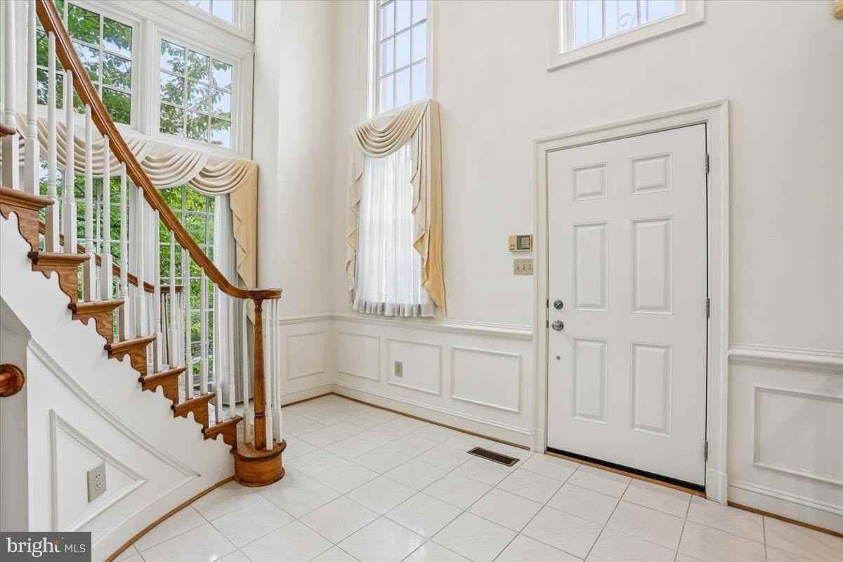 8912 Barrowgate Ct - Photo 2 of 21