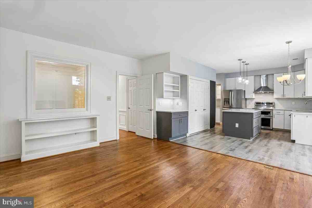 8912 Barrowgate Ct - Photo 7 of 21