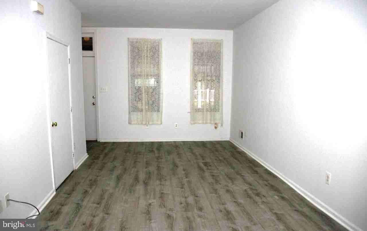 4033 Green St - Photo 3 of 16