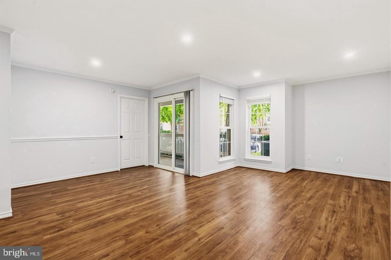 1521 Lincoln Way - Photo 2 of 29