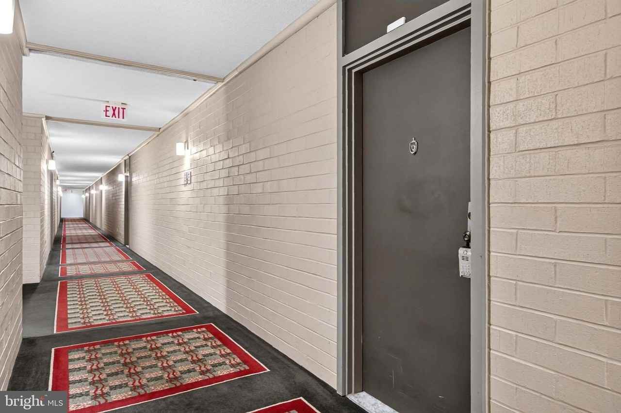 6001 Arlington Blvd - Photo 4 of 35