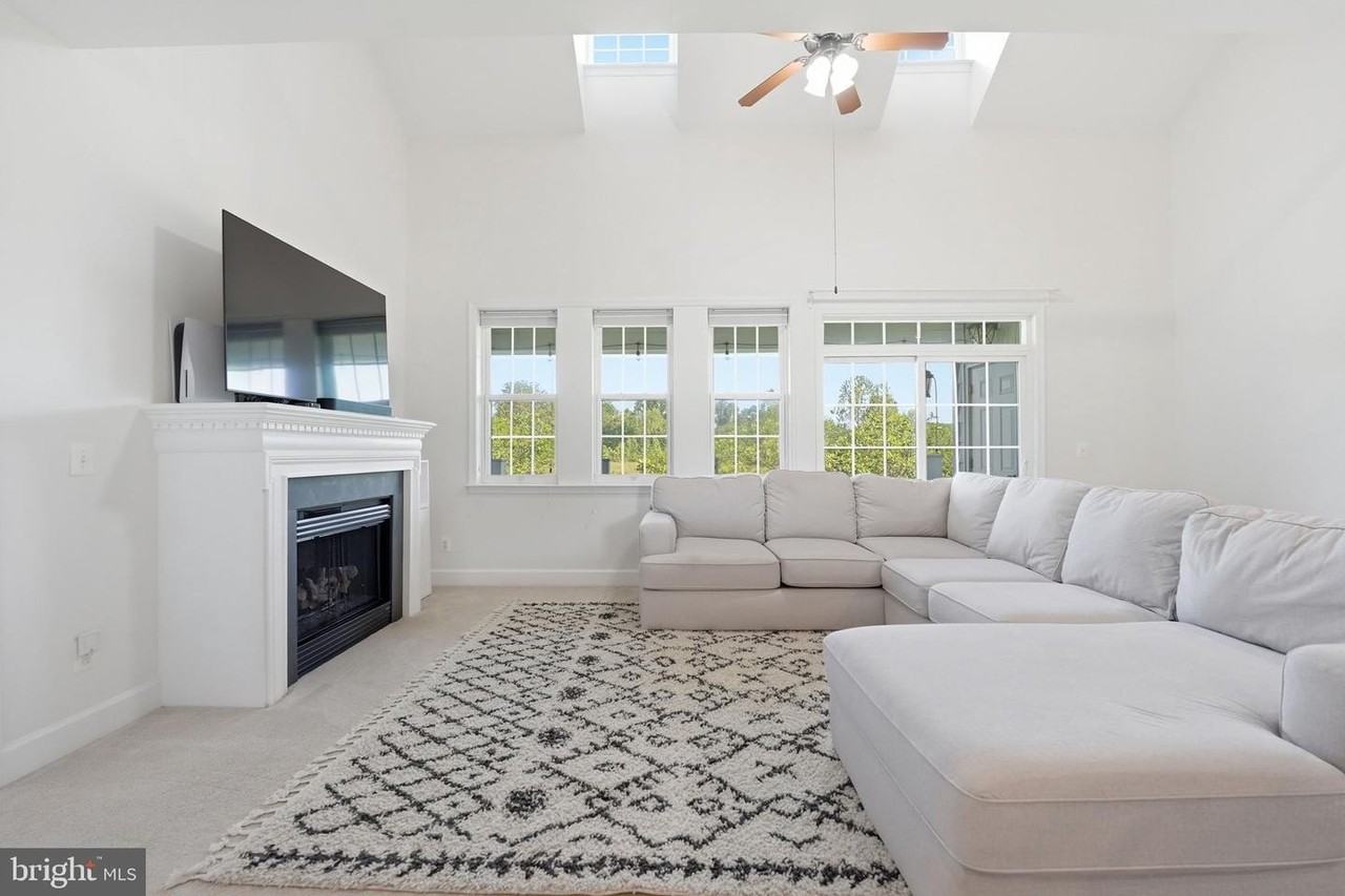 13940 Greendale Dr - Photo 2 of 50