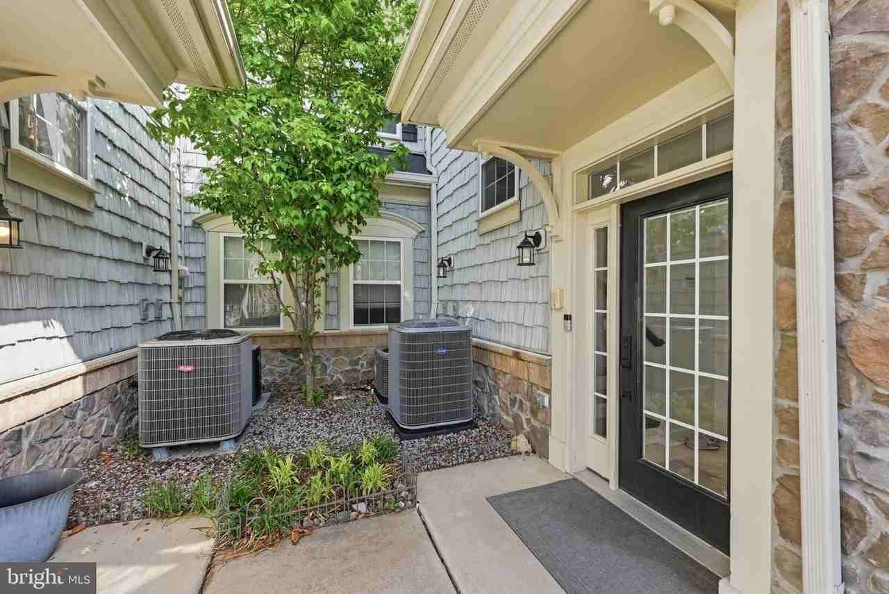 13940 Greendale Dr - Photo 5 of 50