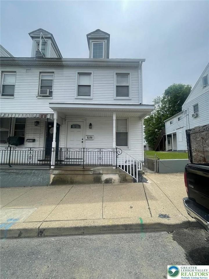 1316 Ferry St - Photo 2 of 25