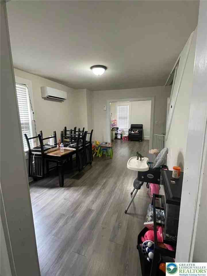 1316 Ferry St - Photo 6 of 25