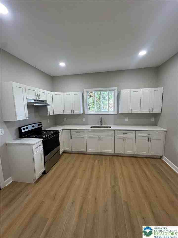 1343 Washington St - Photo 4 of 11