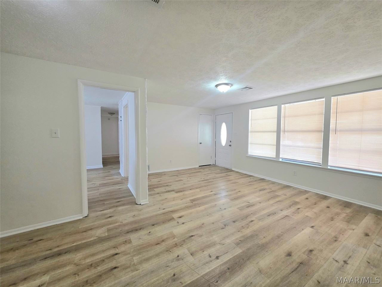 102 White Oak Dr - Photo 3 of 11