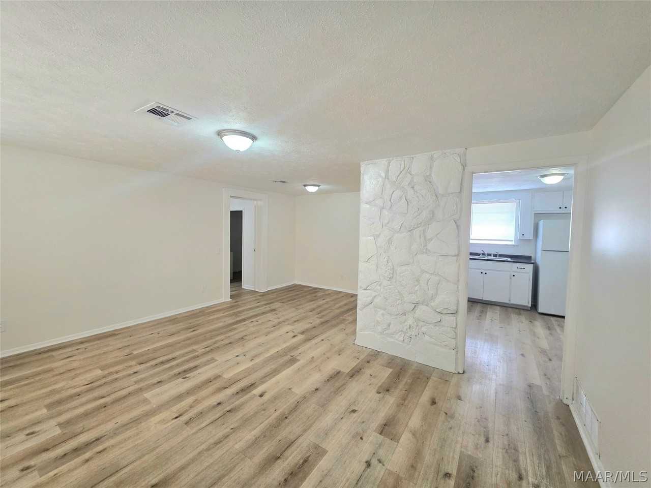 102 White Oak Dr - Photo 4 of 11