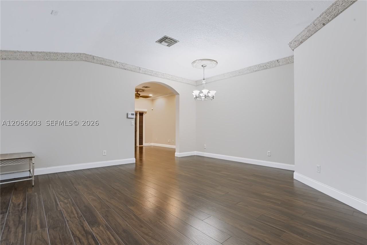 4927 Lombard Pass Dr - Photo 4 of 41