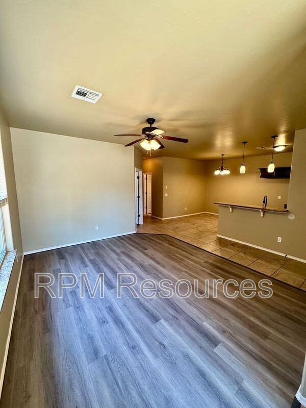 157 Bison Court Way - Photo 4 of 20
