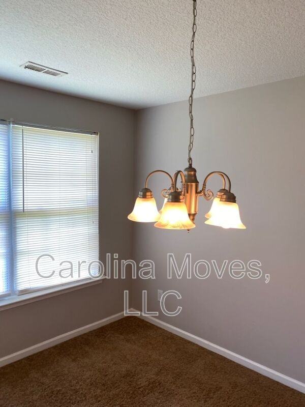 204 Reidville Rd - Photo 3 of 8