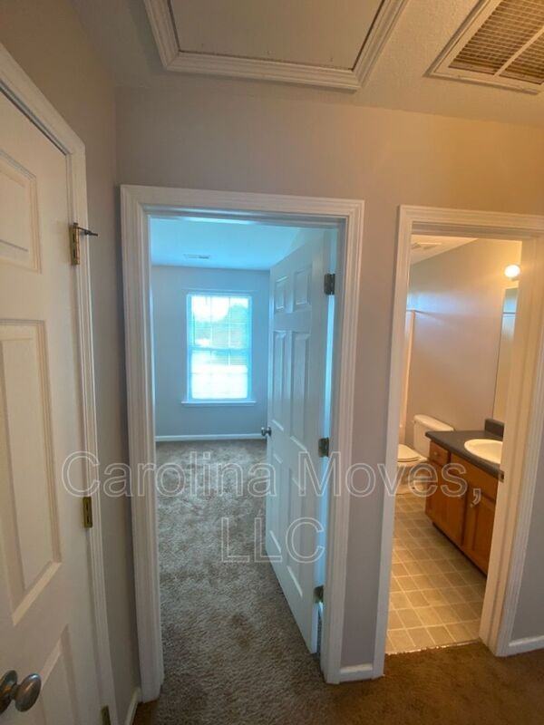 204 Reidville Rd - Photo 4 of 8