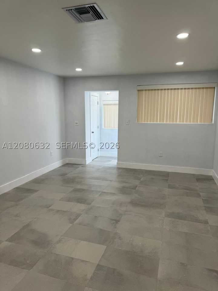 1220 Nw 102nd St #1220 - Photo 4 of 31