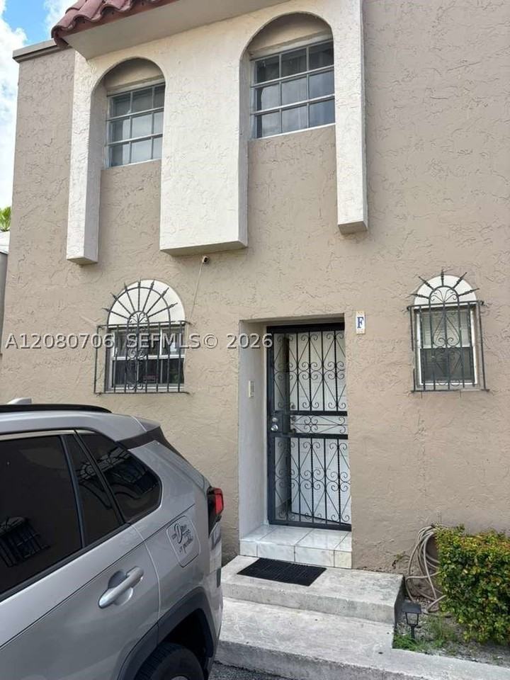 11 Olive Dr #F - Photo 2 of 31
