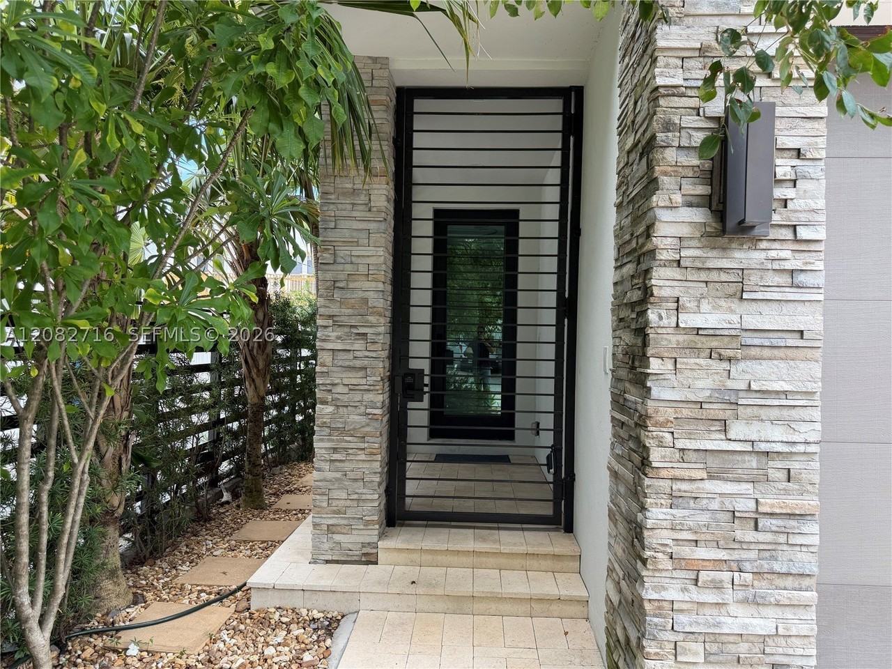 106 Ne 16th Ter #106 - Photo 3 of 50