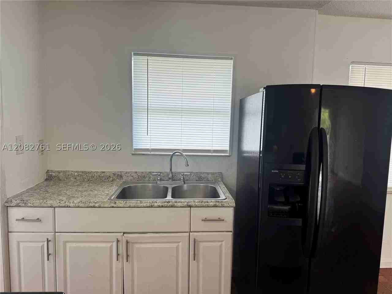 717 Sw 79th Ave - Photo 4 of 14