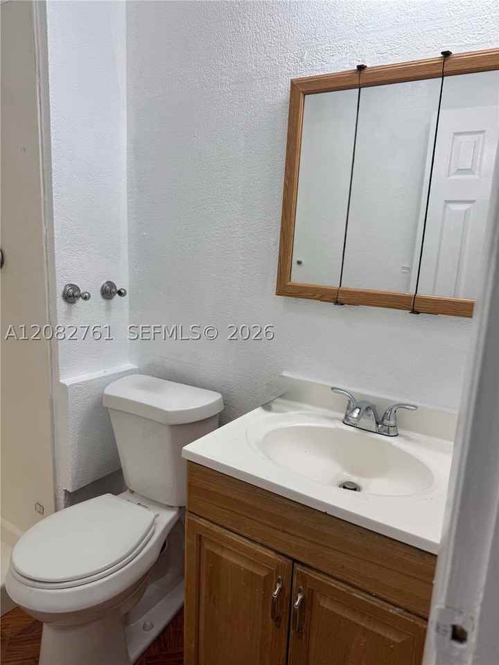 717 Sw 79th Ave - Photo 7 of 14