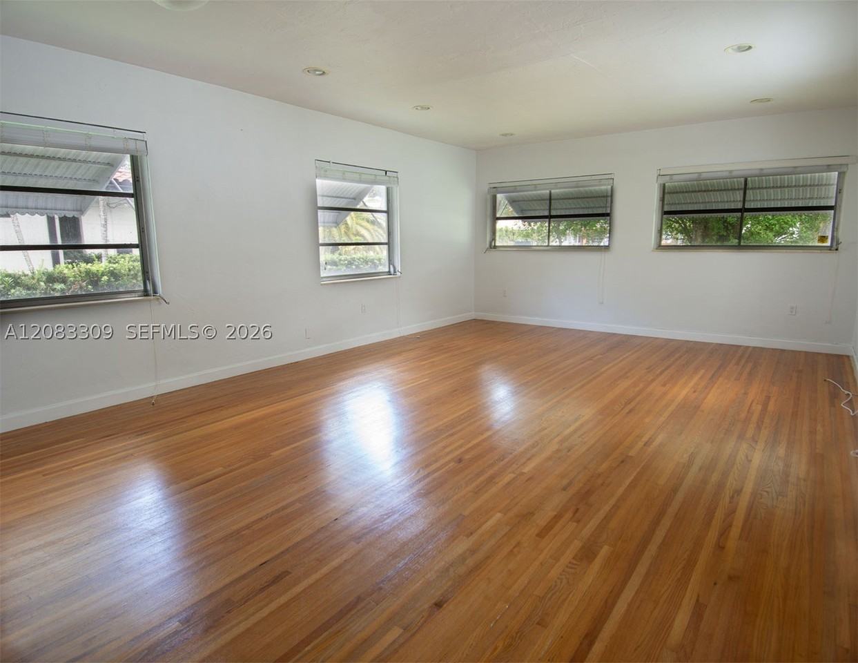 6090 Sw 27th St - Photo 2 of 16