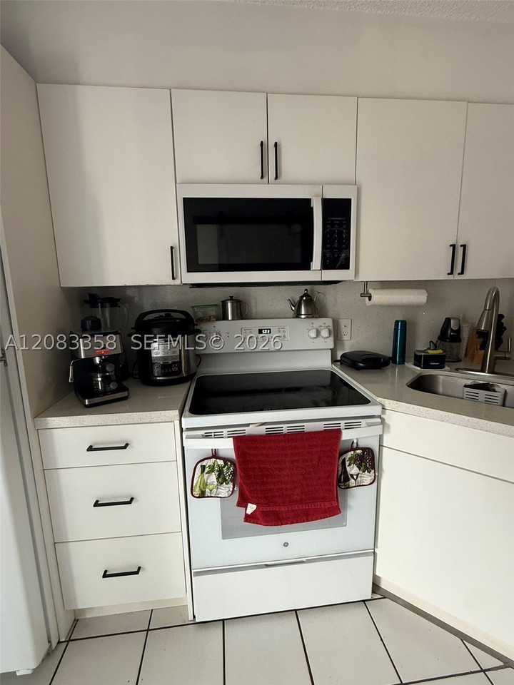 5420 W 21st Ct #211 - Photo 7 of 23