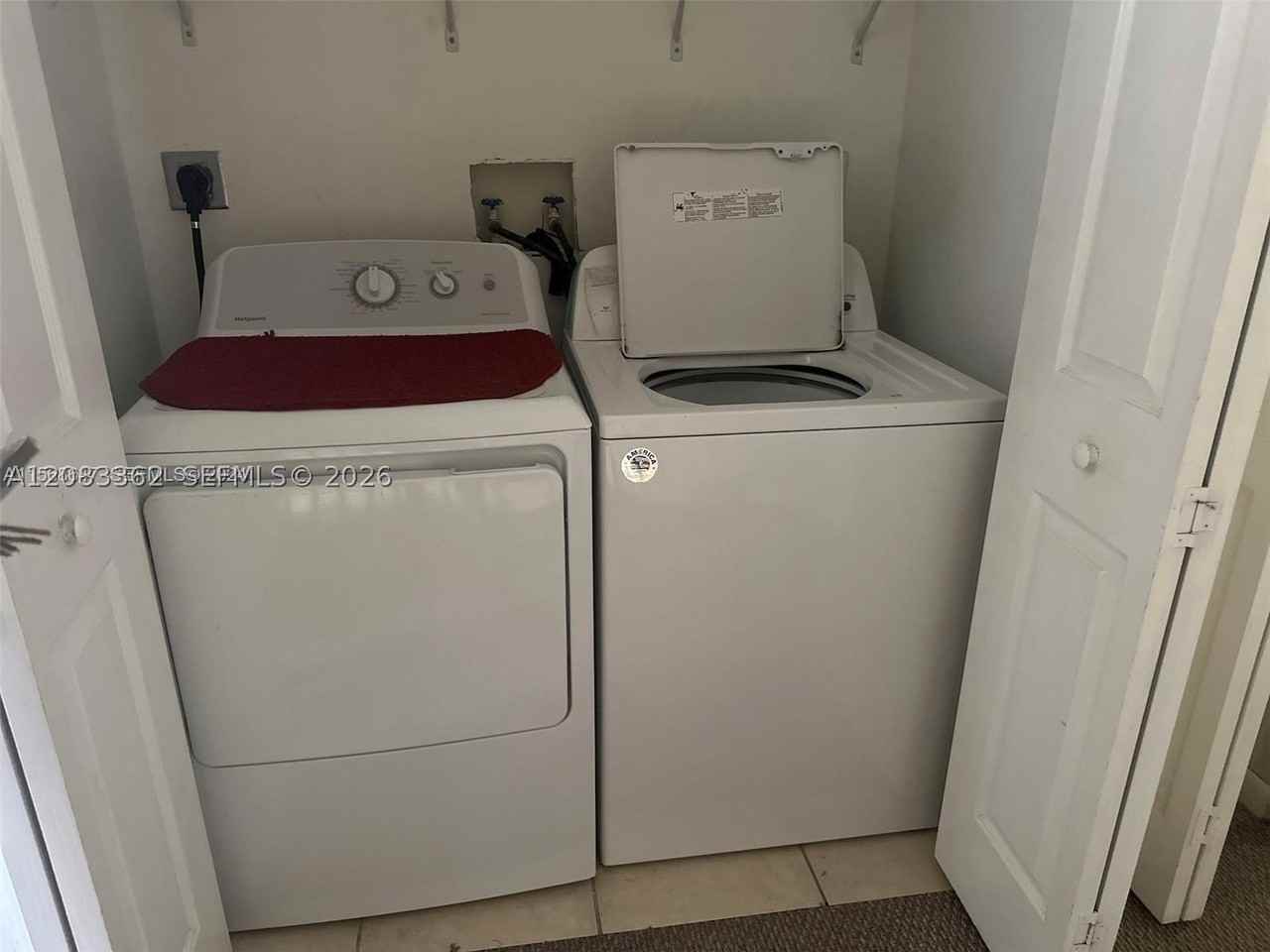 1040 Ne 42nd Pl - Photo 3 of 11