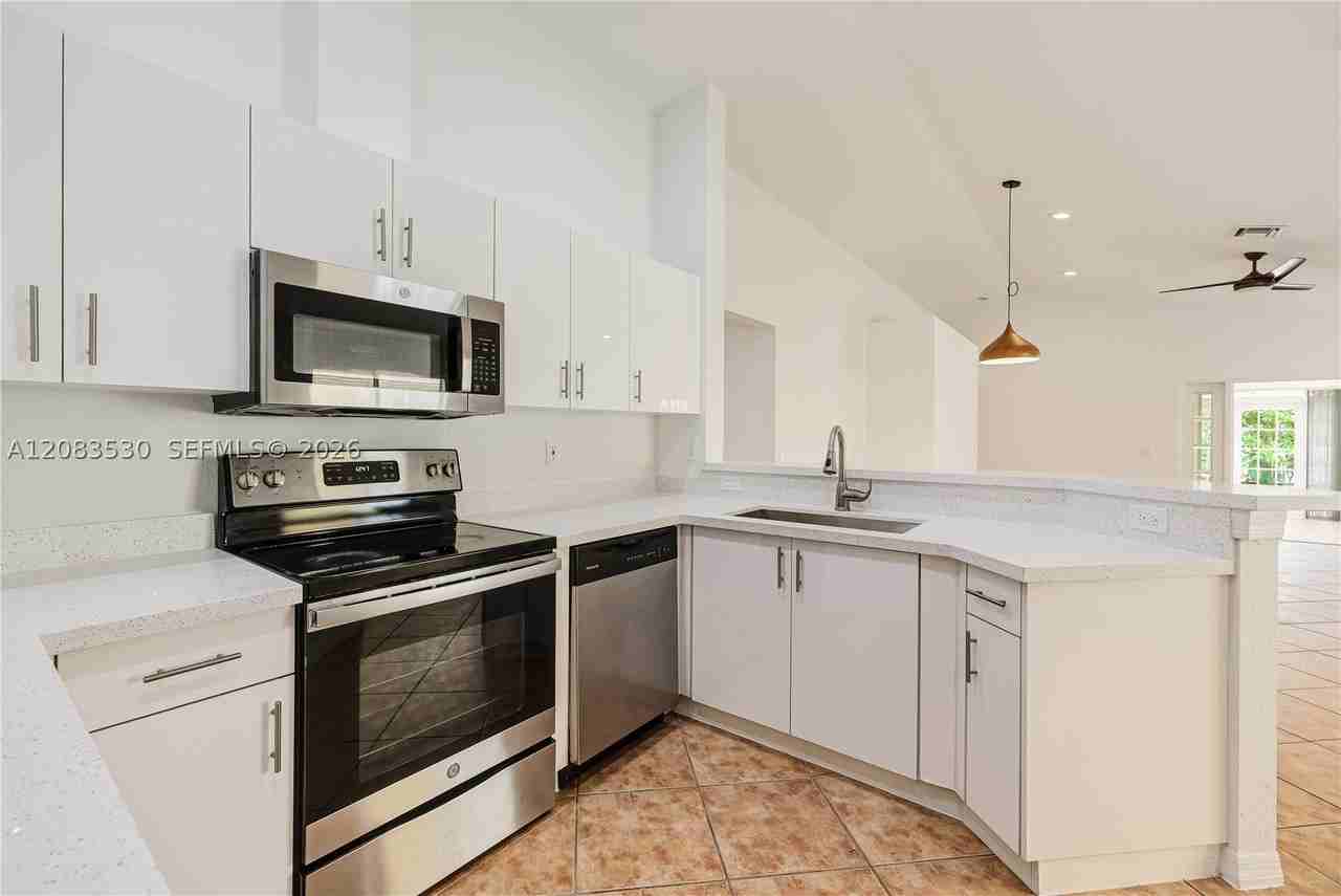 1509 Canary Island Dr - Photo 3 of 34