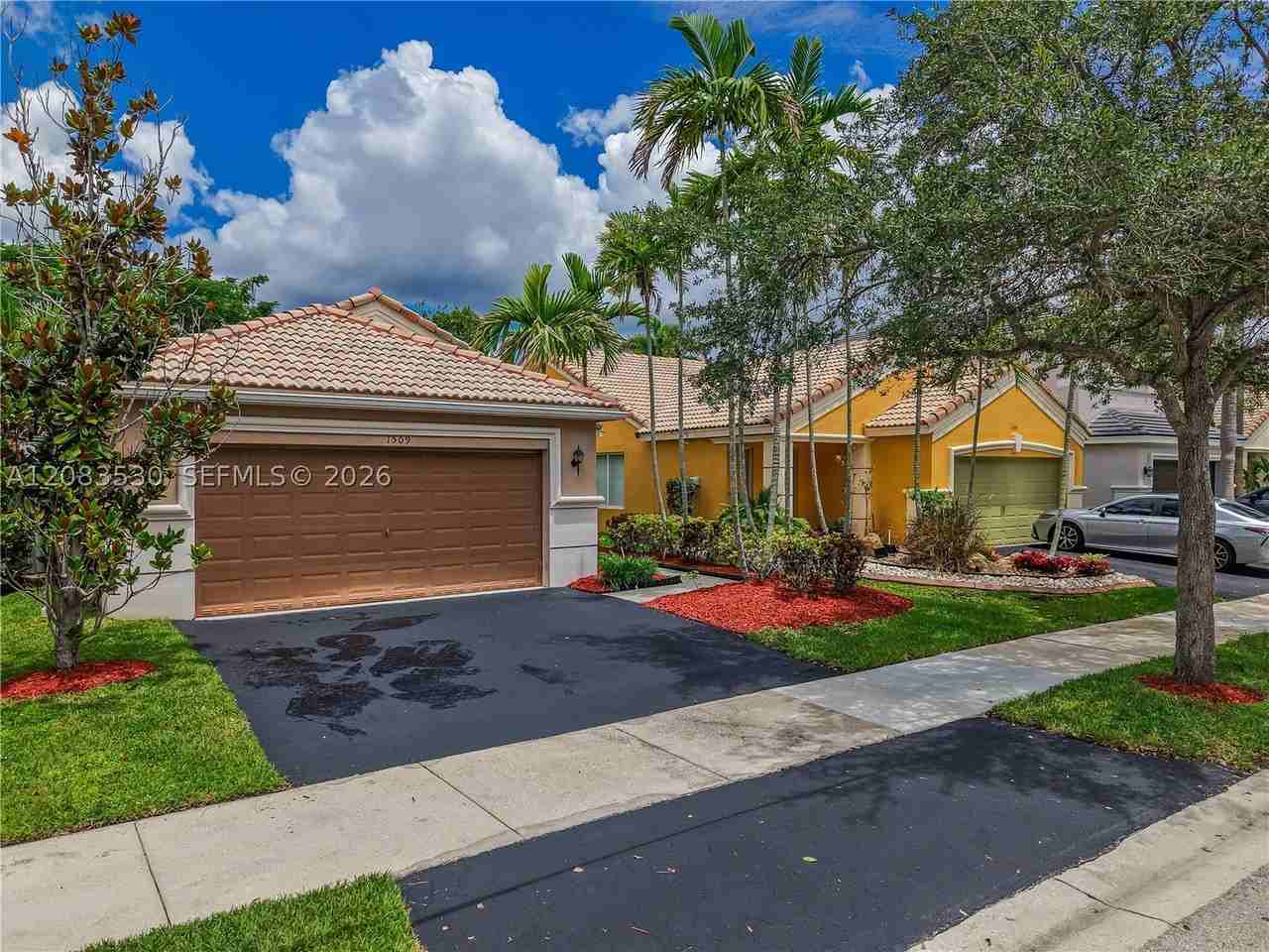1509 Canary Island Dr - Photo 6 of 34