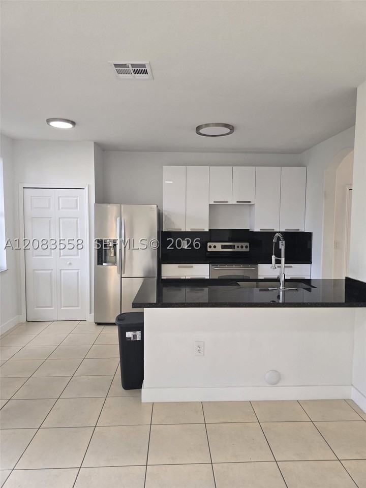 10824 Sw 240th Ln - Photo 3 of 8