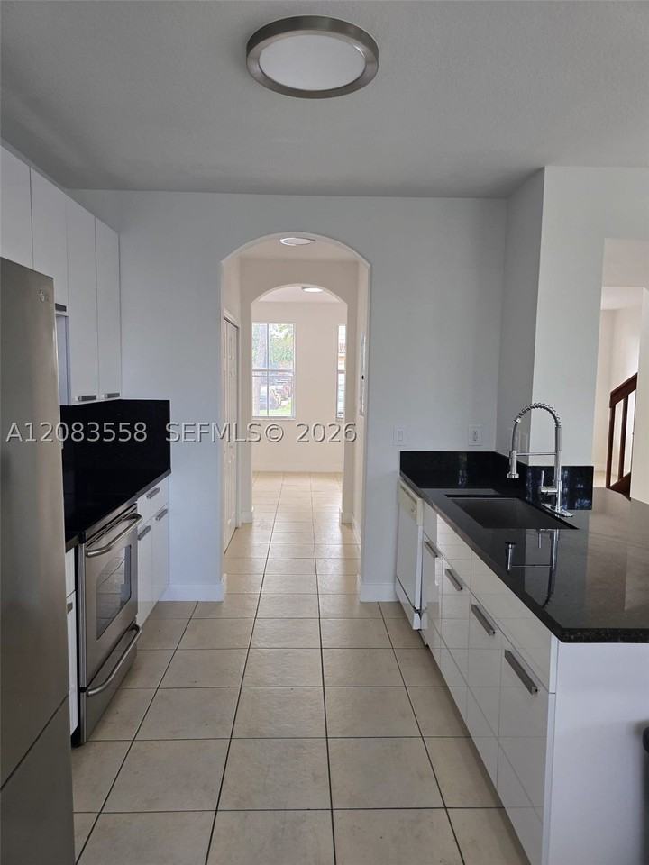 10824 Sw 240th Ln - Photo 4 of 8