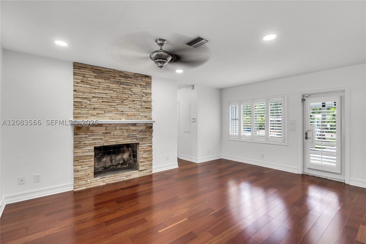 720 Ne 17th Ter - Photo 4 of 48