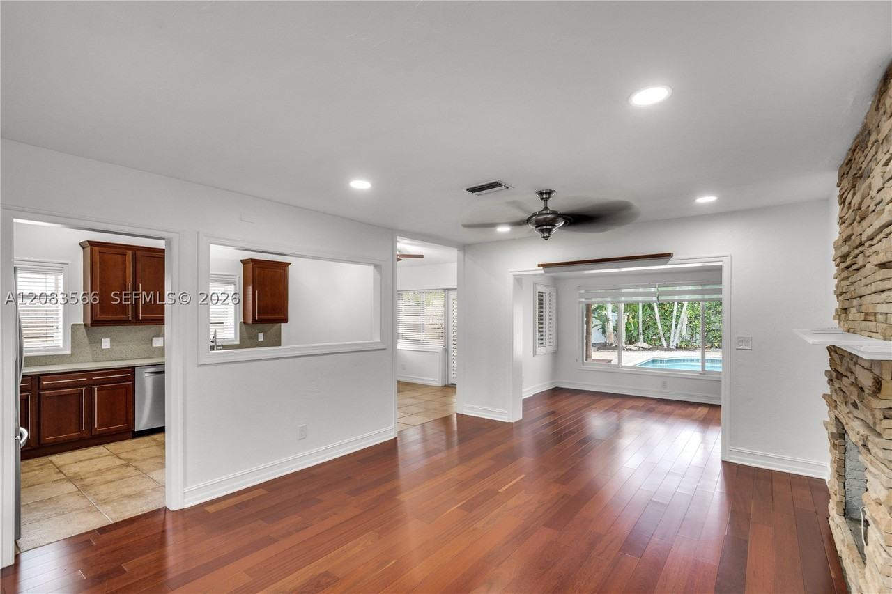 720 Ne 17th Ter - Photo 6 of 48