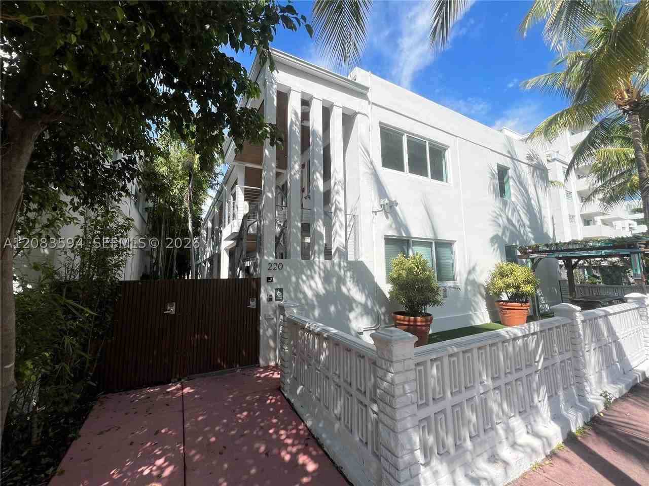 220 Collins Ave #8B