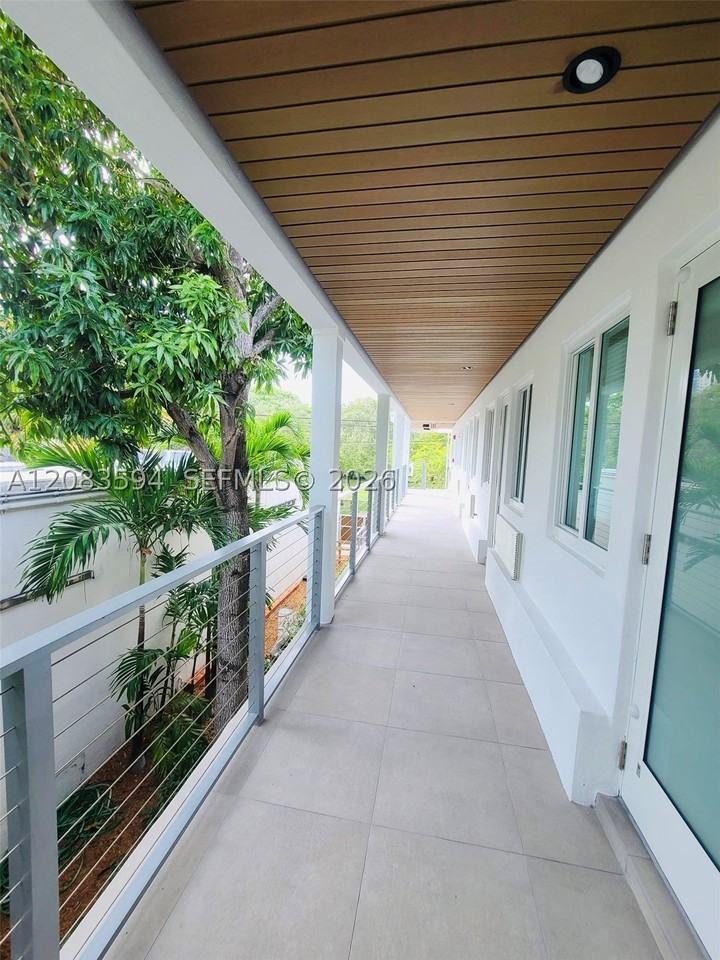 220 Collins Ave #8B - Photo 2 of 10