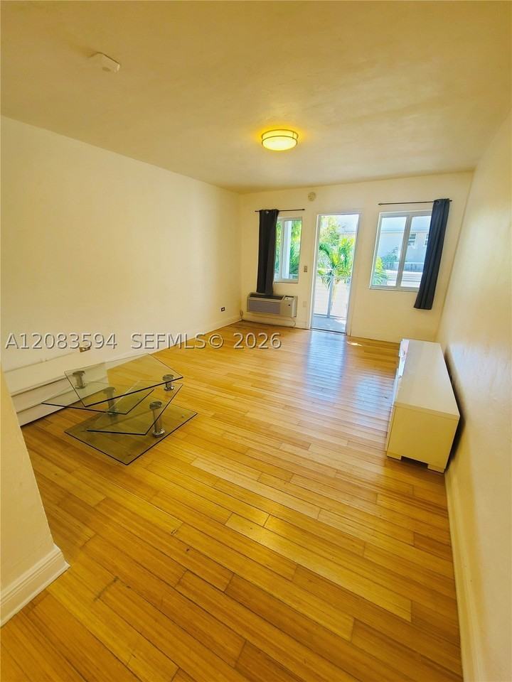 220 Collins Ave #8B - Photo 3 of 10