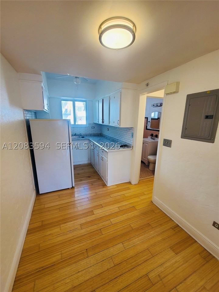 220 Collins Ave #8B - Photo 4 of 10