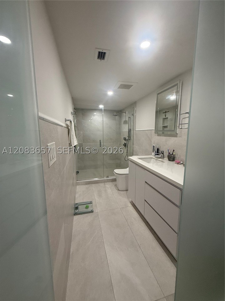 5750 Collins Ave #3F - Photo 3 of 8