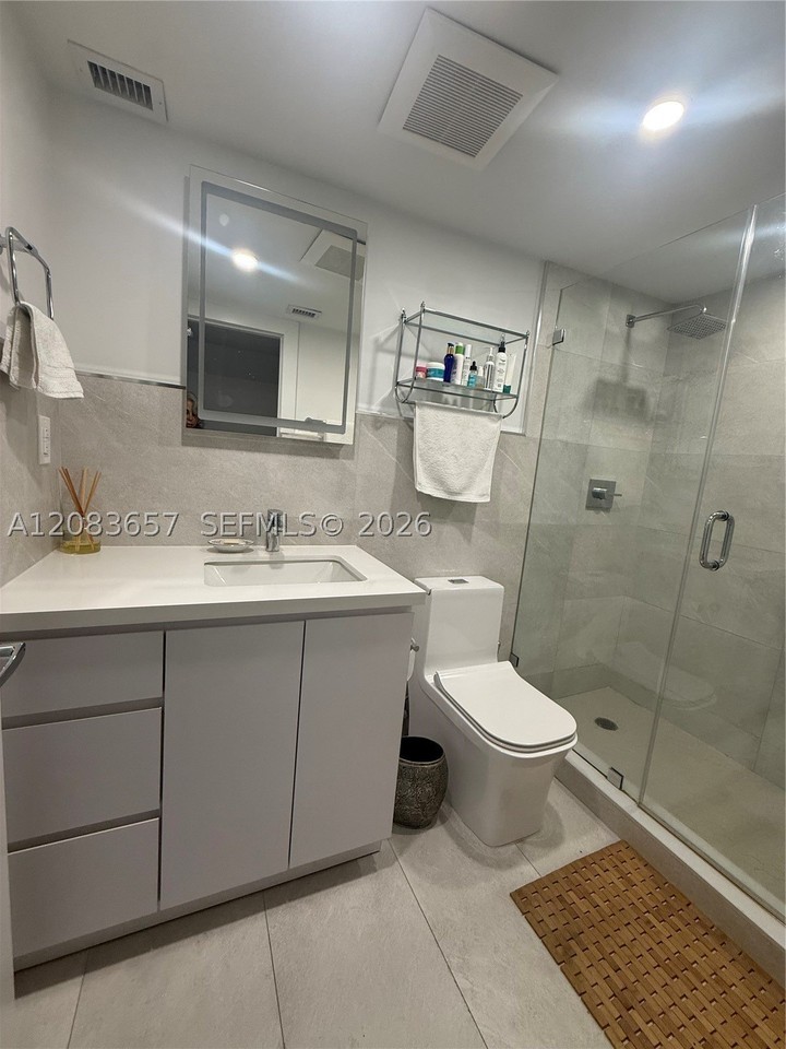 5750 Collins Ave #3F - Photo 7 of 8