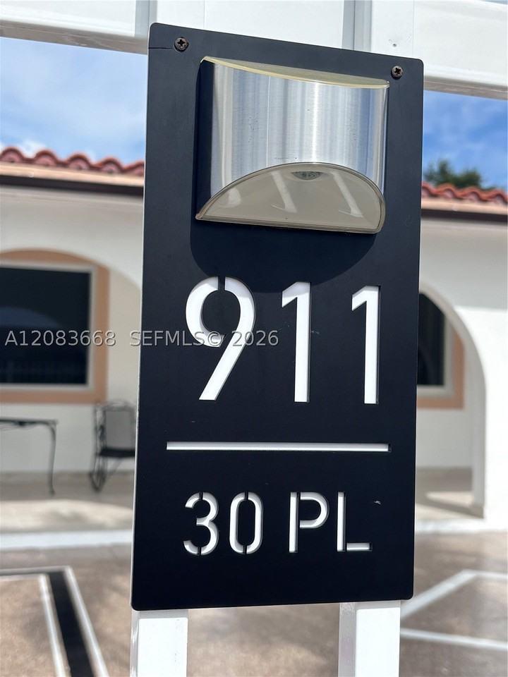 911 Nw 30th Pl #911 - Photo 3 of 30
