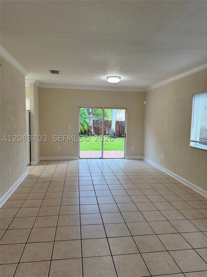2601 Ne 41st Cir - Photo 3 of 21