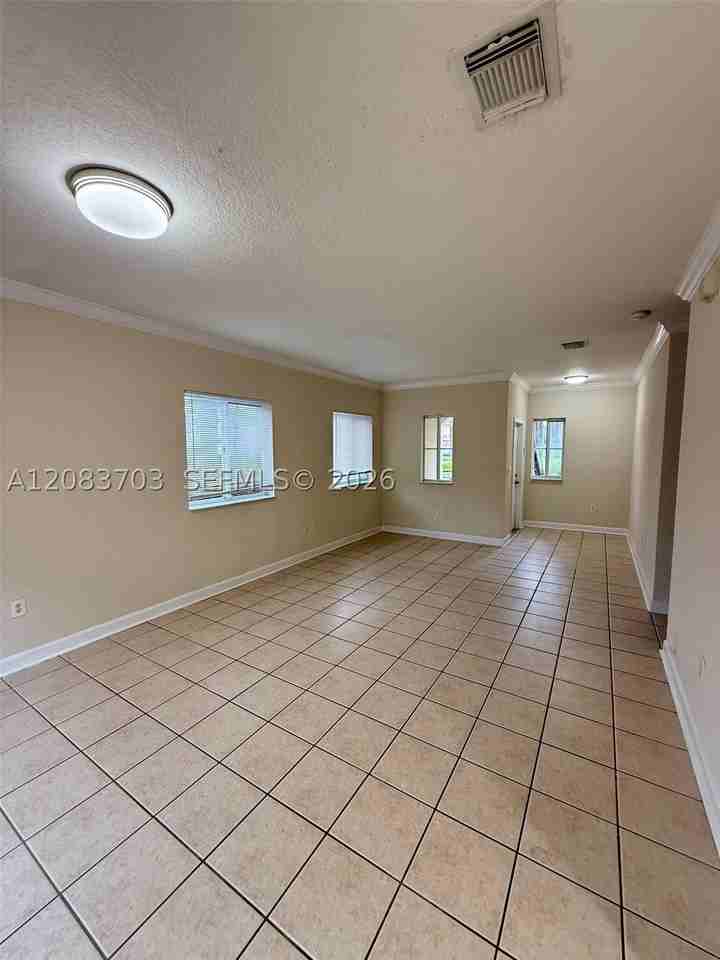 2601 Ne 41st Cir - Photo 4 of 21